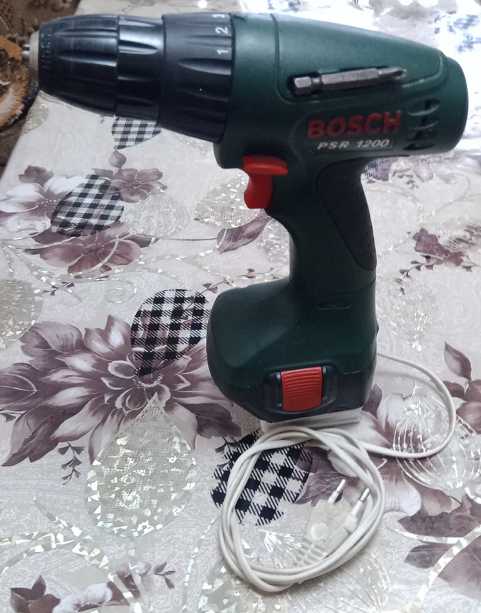 Мой шурик BOSCH у которого приказали долго жить аккумуляторы.