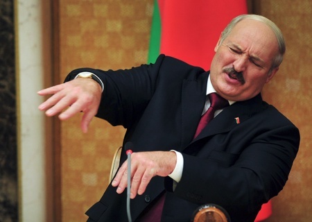    Лукашенко: надо носить своё, а не Gucci, Versace и прочую гадость