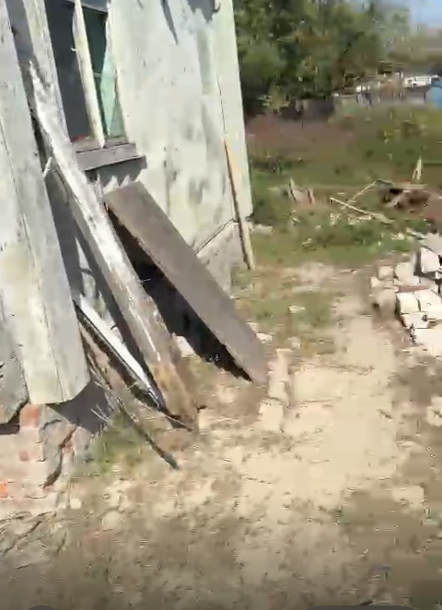 Во дворе этого дома поселились наши герои