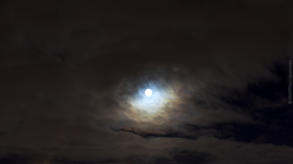 1. Полная луна в вечерних облаках... © NickFW.ru — 15.11.2024г.