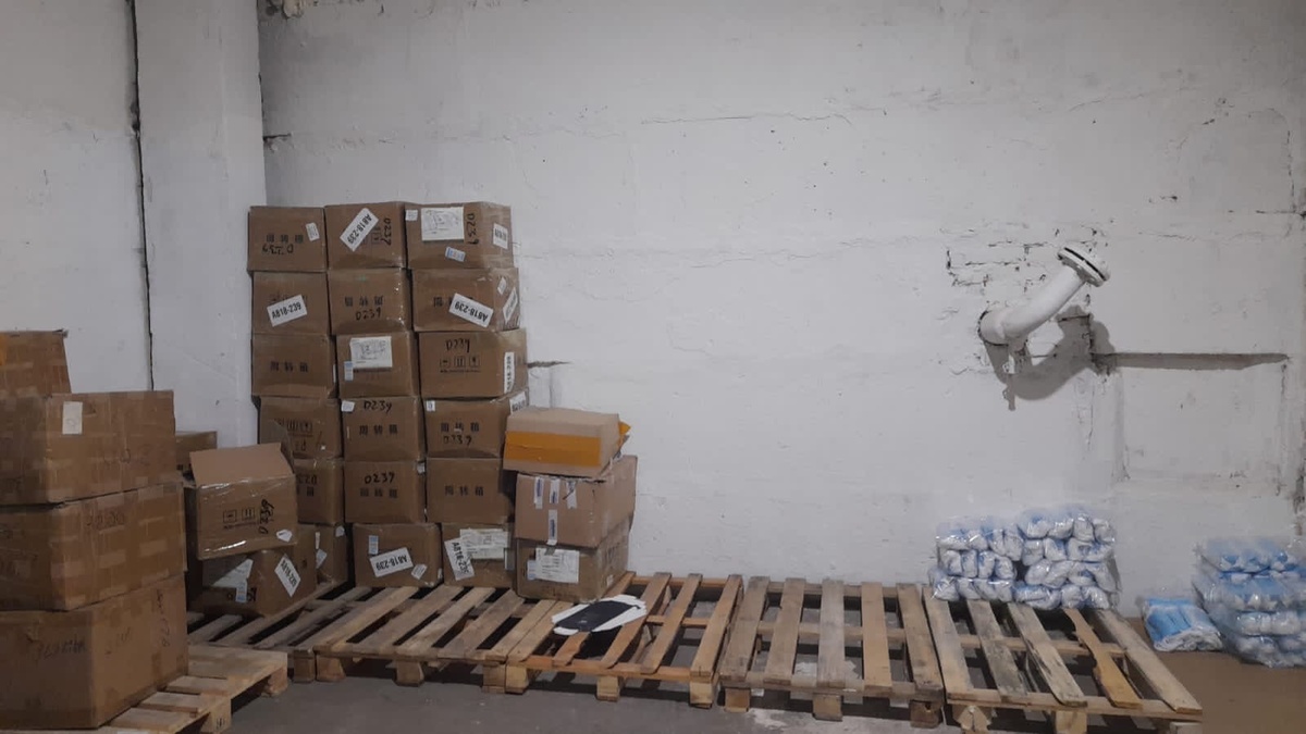 Фото самого первого склада в Москве 30м2 и первого клиента