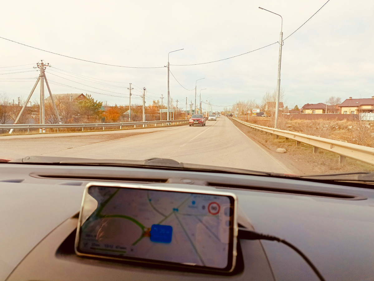 Воронежская область. По краям дороги, в основном, частные дома либо поля 🌾