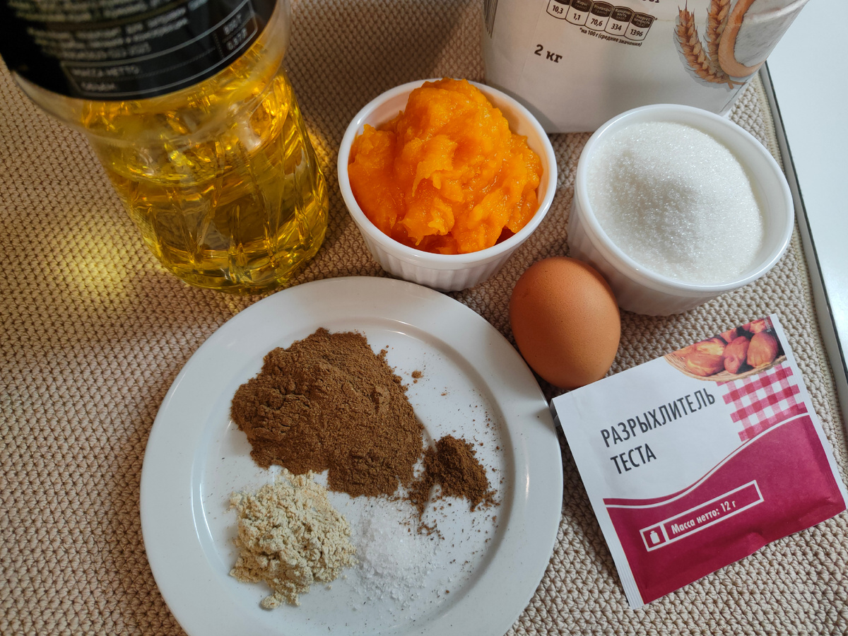 Вместо пряностей можно взять 3 ч.ложки готовой смеси для пряников - "сухие духи".