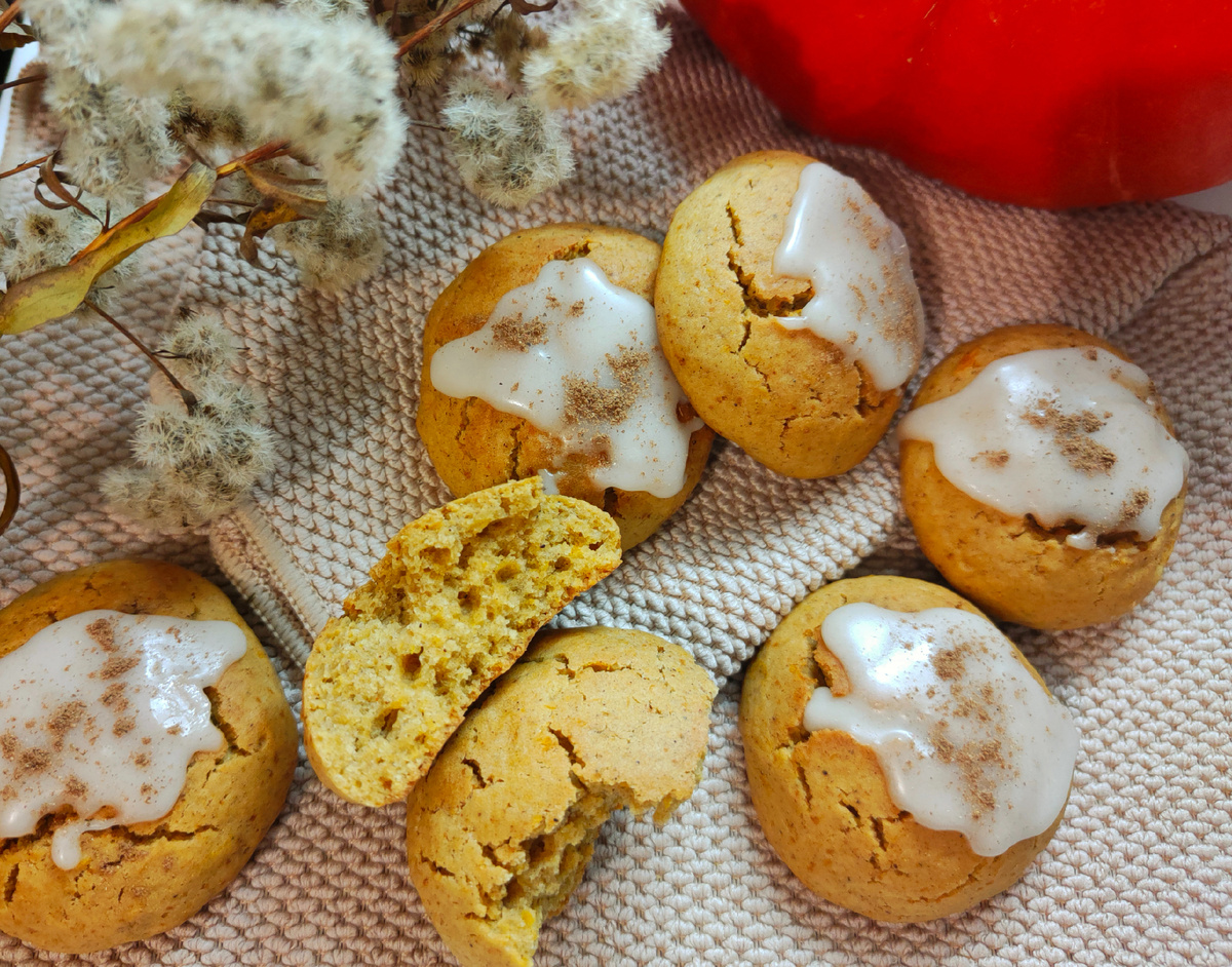 Пряники получаются мягкие и не такие приторно-сладкие, как покупные, поэтому рекомендую дополнительно покрыть их глазурью. 