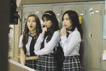 На фото самые лучшие женщины сана джихе мина