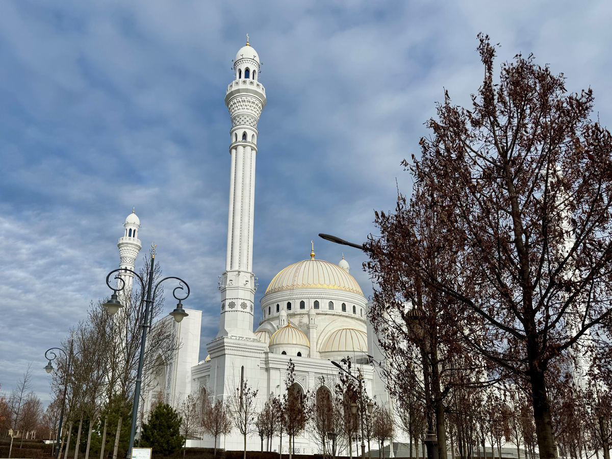 01.01.2025. Город Шали. Мечеть «Гордость мусульман». Фото автора.