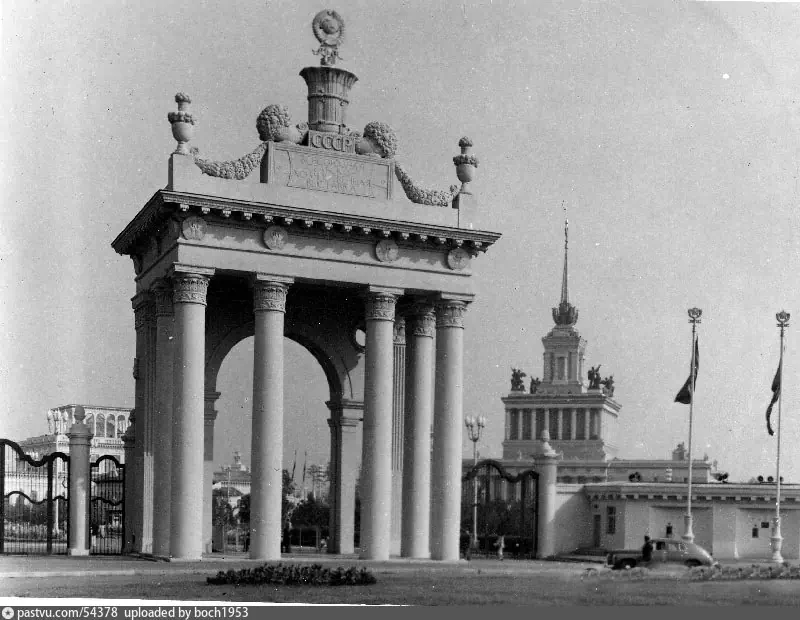 Южный вход поближе, 1954. С сайта www.pastvu.com.