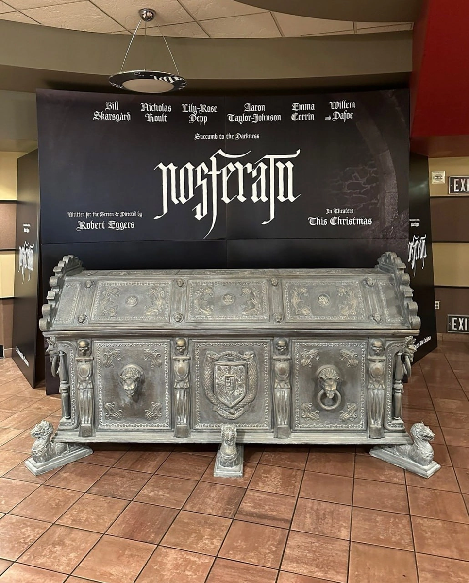 Гробы вампира появились в кинотеатрах: промо к фильму «Носферату» Роберта Эггерса