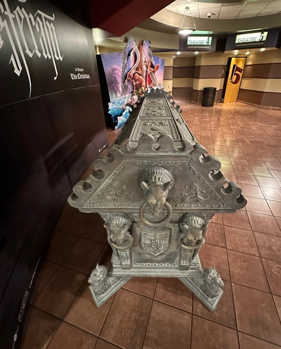 Гробы вампира появились в кинотеатрах: промо к фильму «Носферату» Роберта Эггерса