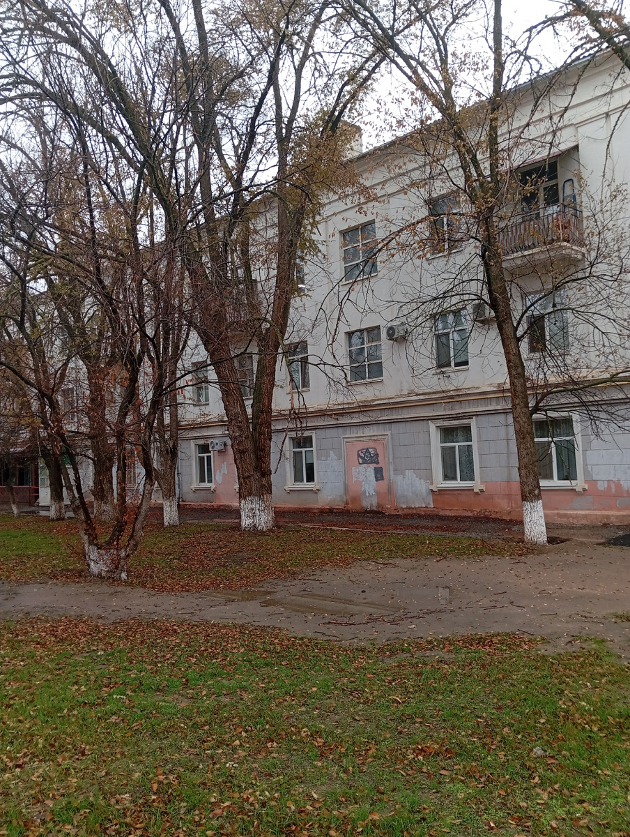 Здание старого гастронома. 