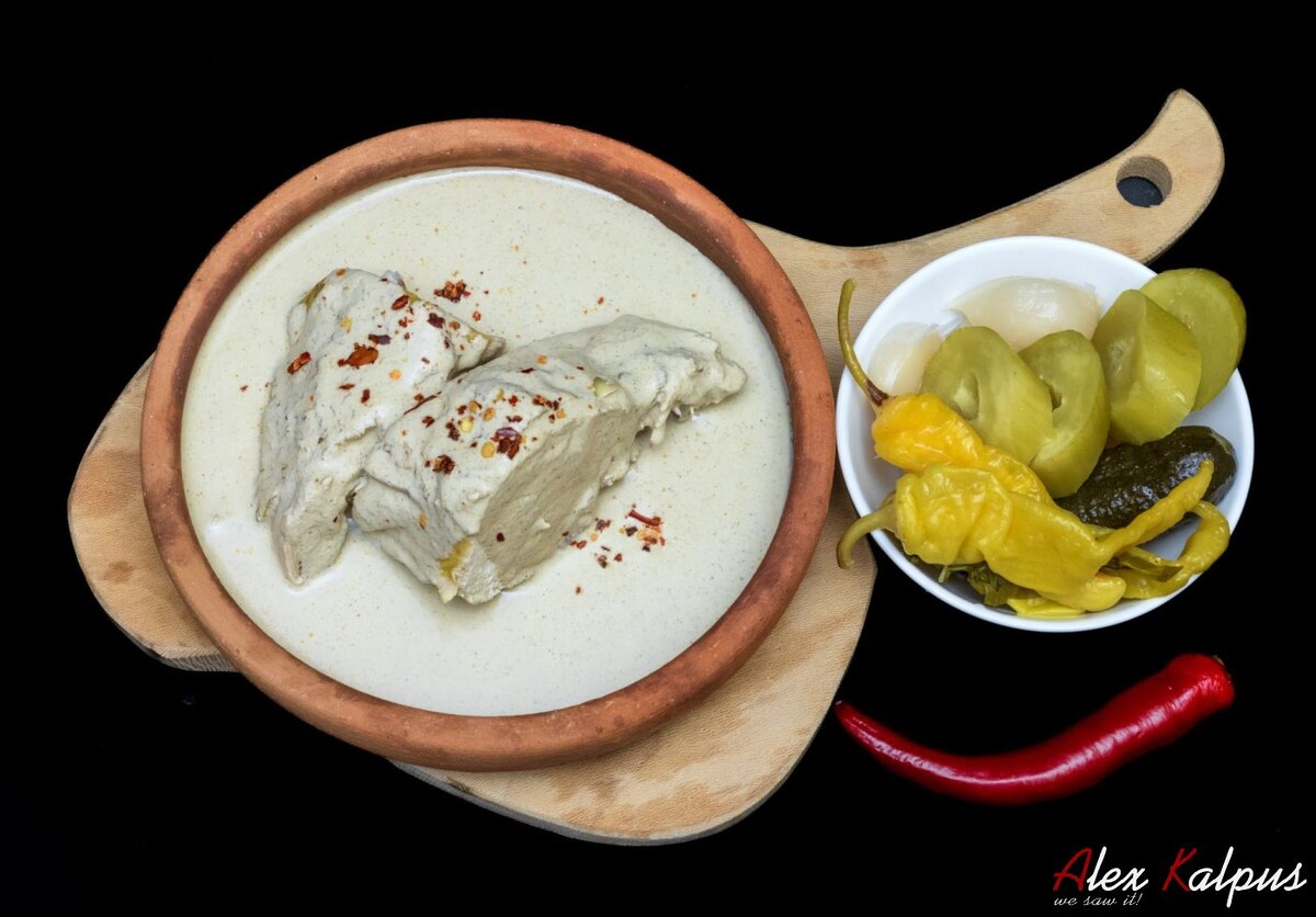 Баже с вареной деревенской курицей. Соленья.