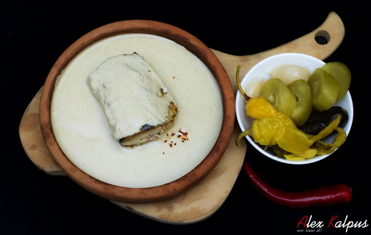 Баже с жаренной рыбой. Соления.