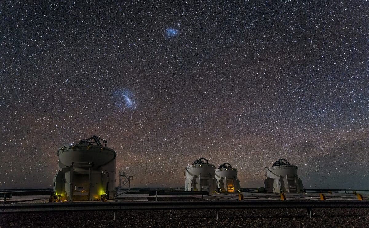    Большое и Малое Магеллановы Облака / © ESO/J. Colosimo
