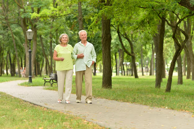https://img.freepik.com/premium-photo/happy-senior-couple-running-park-outdoors_484921-24319.jpg