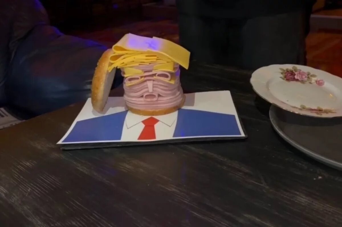    Шеф-повар рассказал aif.ru, как приготовить «Трампбургер»