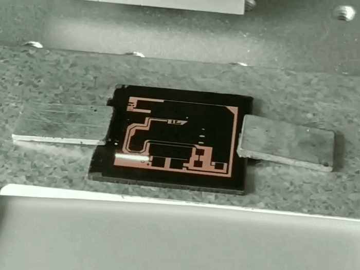 На видео линейная штриховка, но лучше использовать круглую, т.к. она не меняет толщину линий, не требует каких-либо дополнительных манипуляций с настройками и даёт предсказуемый результат.