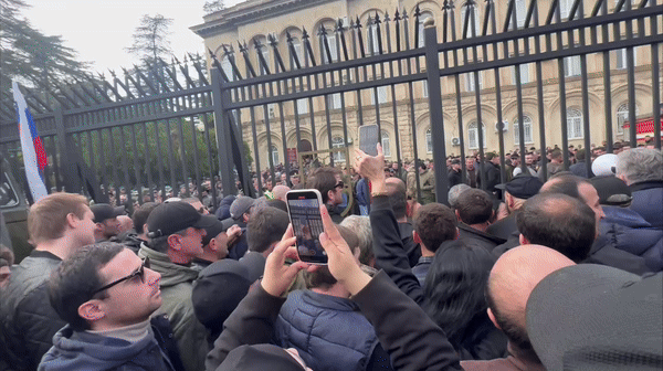 Дешёвый абхазский балаган во время украинской войны