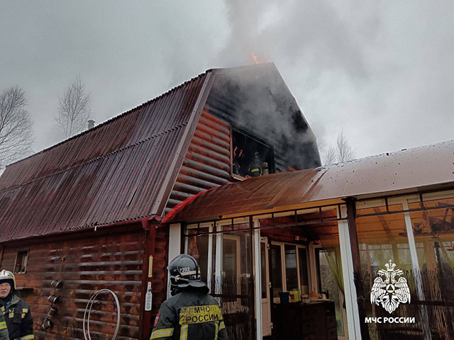 Под Тверью в Калининском округе загорелась мансарда в доме. Потушена