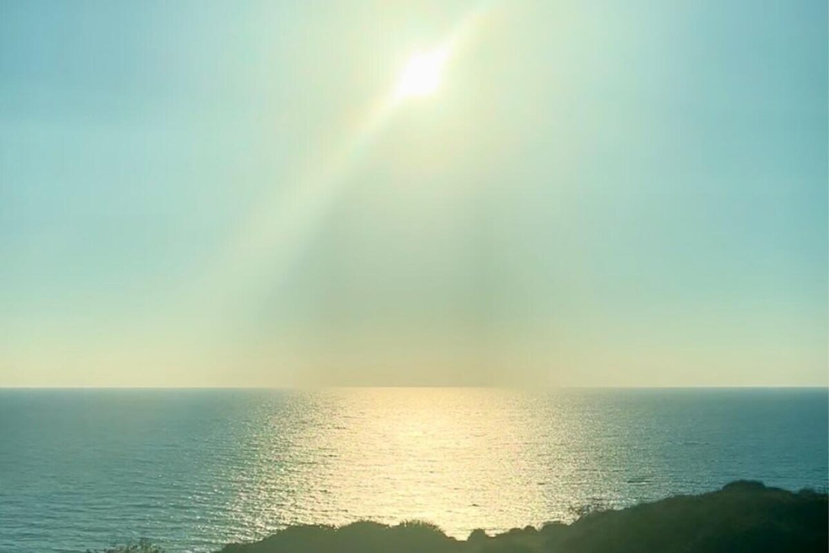    Солнце над морем, пост Пугачевой соцсети