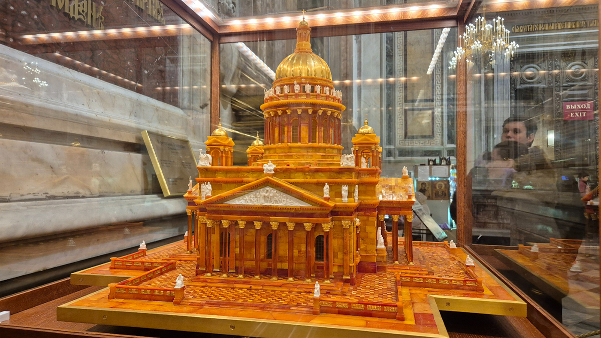 На экскурсии в Исаакиевском соборе