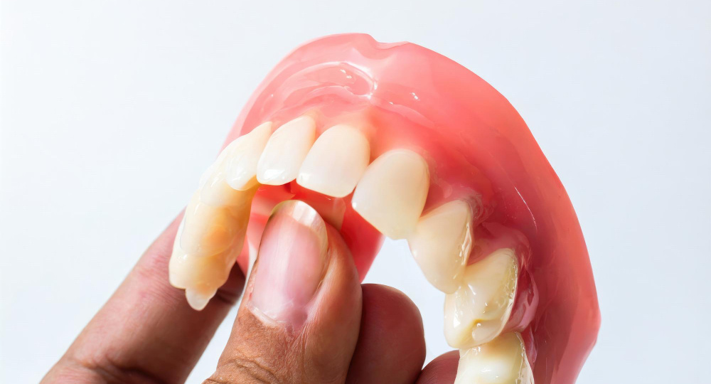 Почему от верхних съёмных зубов бывает тошнота