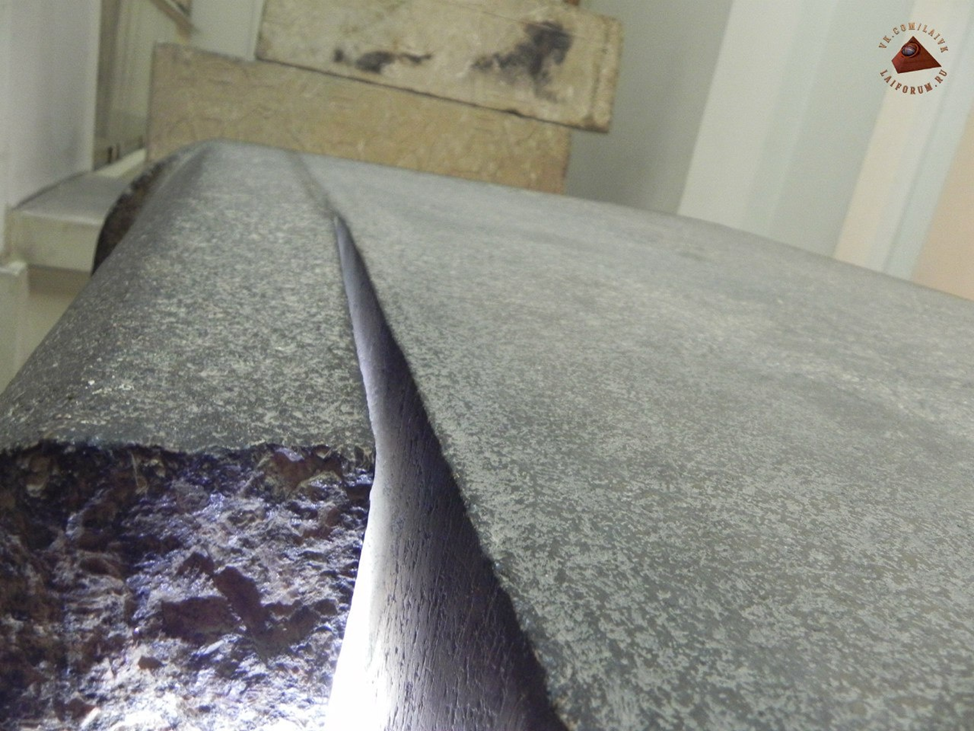 "Бракованный" саркофаг и Каирского музея.