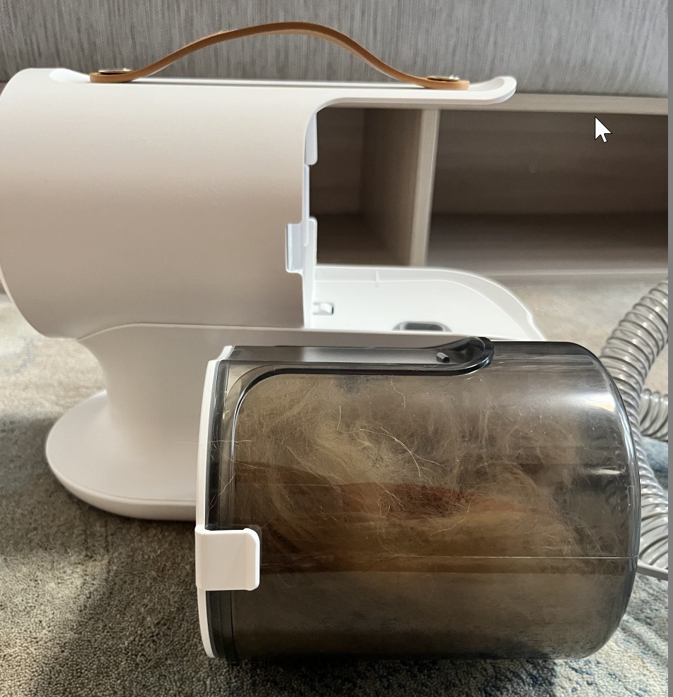 Вся шерсть кота надежно собрана в контейнер