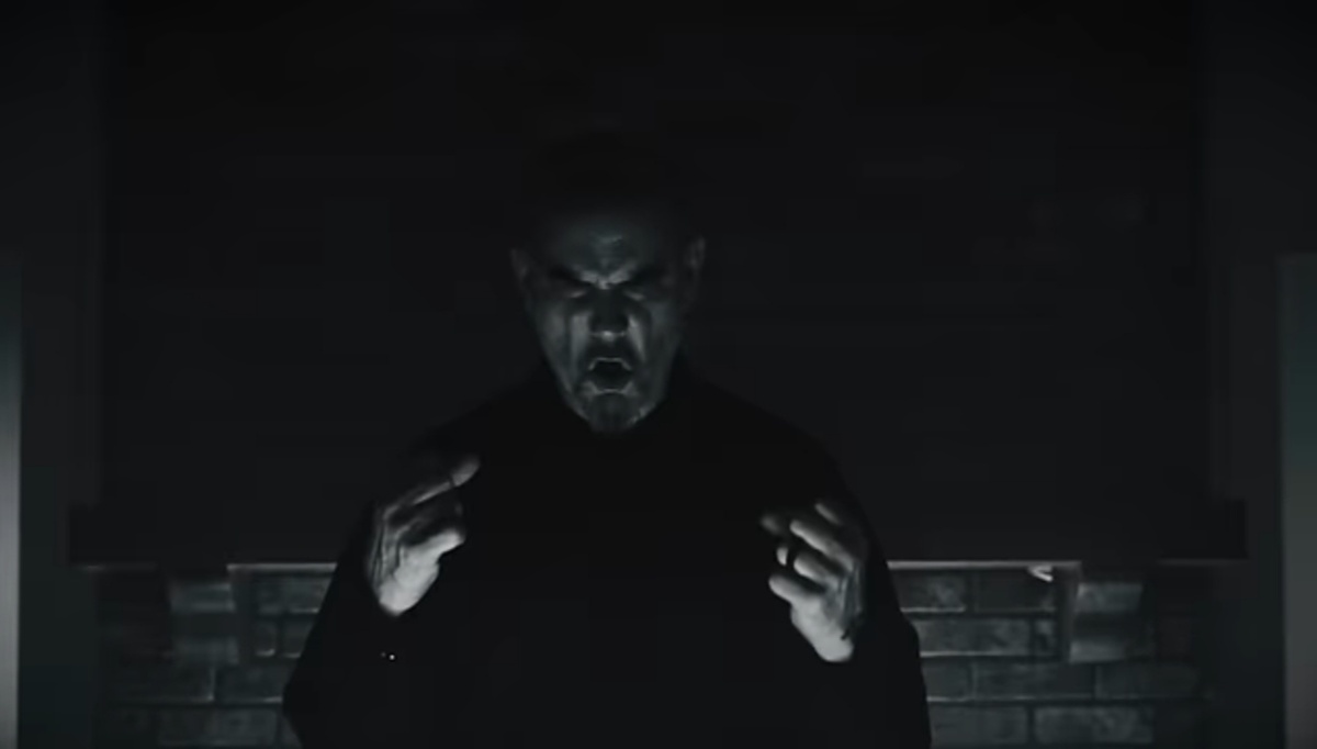 Это не грим, а светотень! В смысле игра света и тени, а не слово по типу "хренотень"