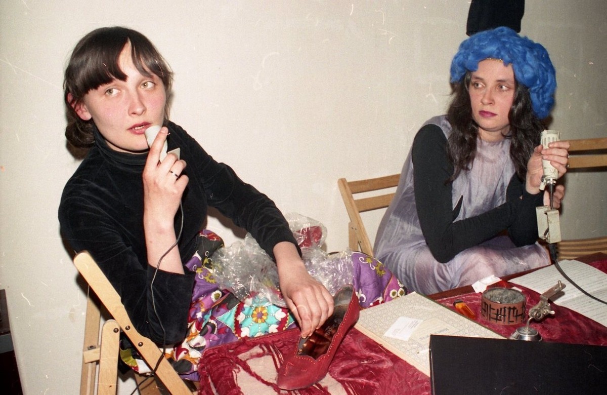 Фабрика найденных одежд. Презентация проекта «Подруги» в Галерее 21 на Пушкинской-10. 1995. RAAN