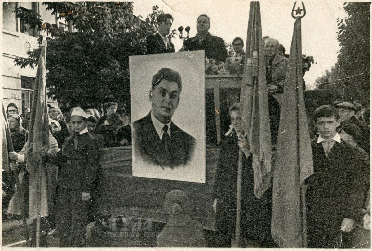 Митинг по поводу переименования улицы Колхозной в улицу Каминского.