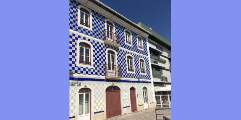 Цвета и рисунок плитки различны. Фото автора