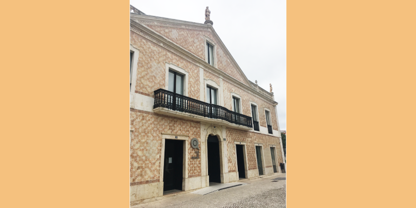 Типичное здание в Португалии. Фото автора