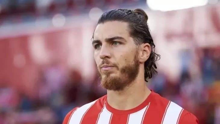    «Спартак» рискует потерять Бабича, Винисиус готов рассмотреть РПЛ, подробности по кризису Тюкавина Фото #1