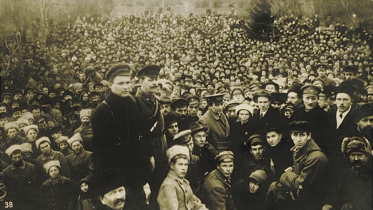 Зиновьев на митинге в Череповце, 1918 год