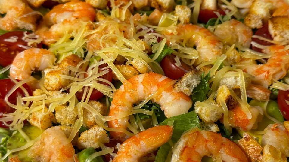 Если Салат"ЦЕЗАРЬ с креветками" то только так готовим, на Праздничный стол 🌲🎅