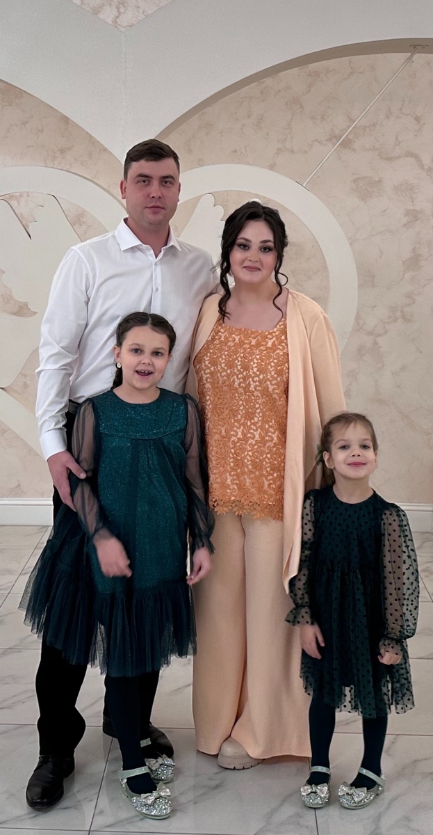 Мне кажется девочки довольней, чем мы