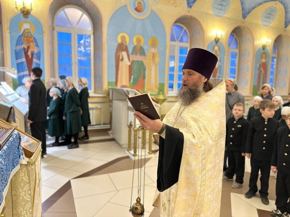    В Бийске почтили память погибших в дорожных авариях. Источник: t.me/policebiysk