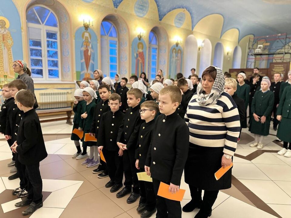    В Бийске почтили память погибших в дорожных авариях. Источник: t.me/policebiysk