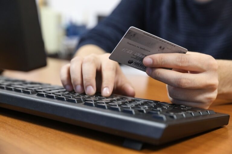    При покупке гидроножниц оренбуржец лишился 680 тысяч рублей Оренбуржье