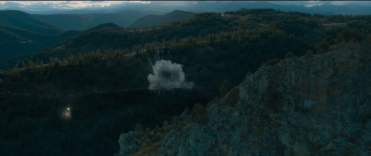 Кадр из трейлера "Хищные земли" (2024). В основном, только в таком масштабе показывается сам масштаб нападения, извиняюсь за тавталогию.