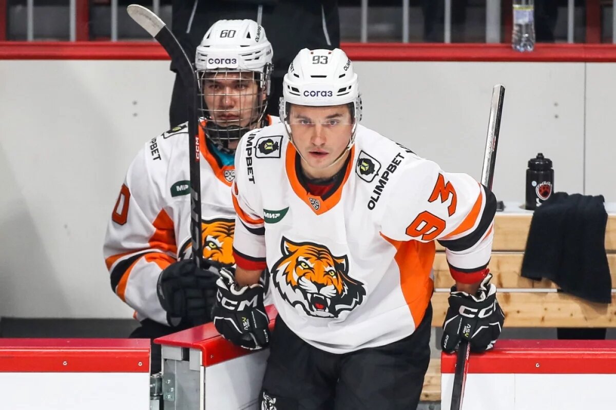    Хабаровский ХК «Амур» расторг контракт с форвардом Хохлачёвым