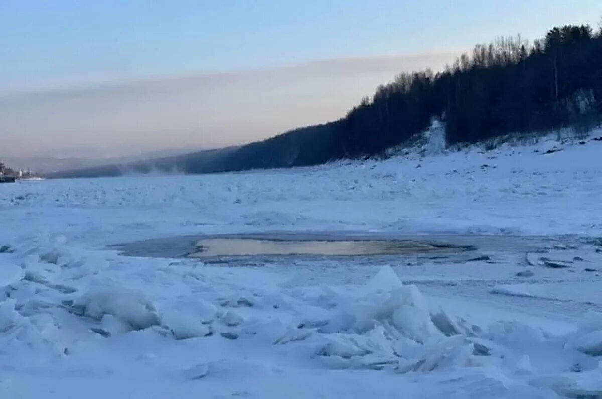    Женщина погибла при провале автомобиля под лёд в Иркутской области