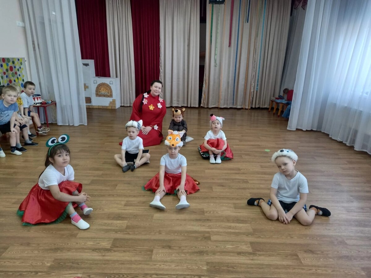 Инсценировка сказки " Теремок"