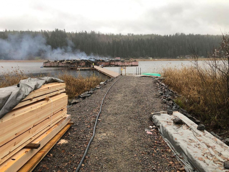    Пожар уничтожил плавучую гостиницу в СортавалеСеверо-Западная транспортная прокуратура