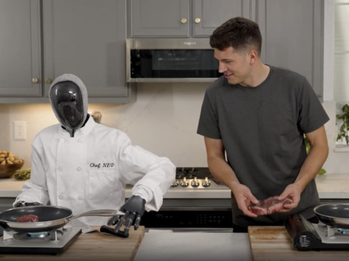    Робот-гуманоид NEO Beta составил конкуренцию настоящему шеф-повару [ВИДЕО]
