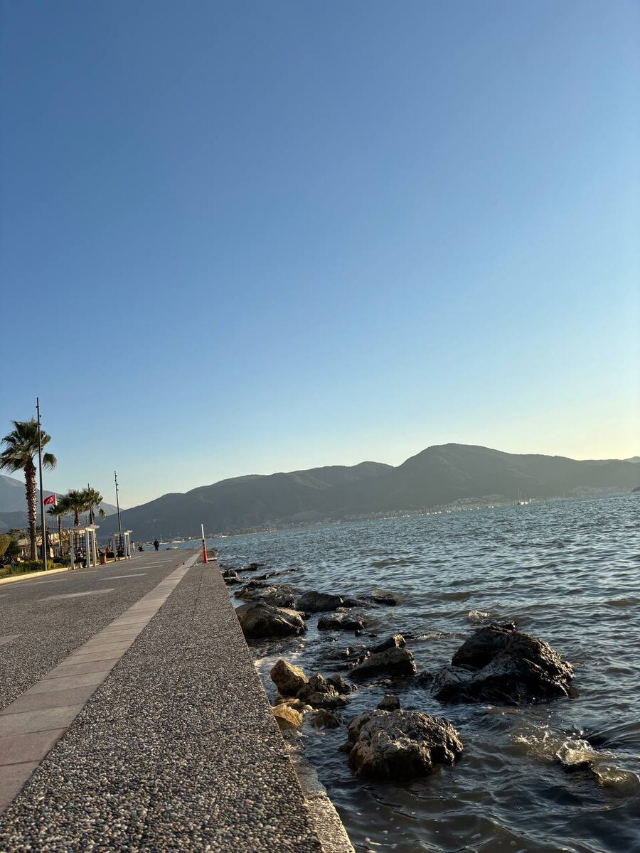 Набережная в парке Фетхи бея