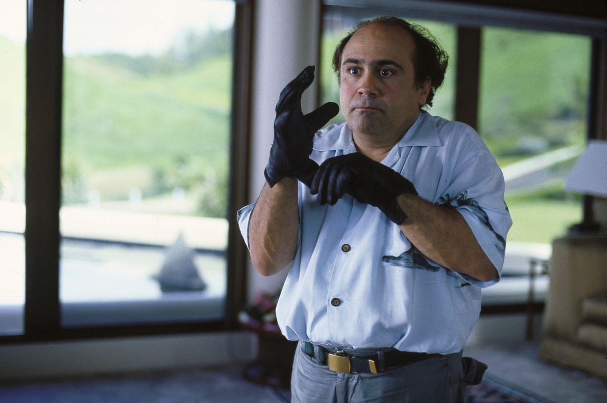    После окончания школы Де Вито стал работать у сестры в салоне красоты, а затем решил получить образование визажиста в академии драматического искусства. Одним из экзаменов для прохождения на любую специальность было чтение монолога — и выступление Де Вито заслужило похвалу педагогов / globallookpress.com / Orion Pictures/ZUMAPRESS.com