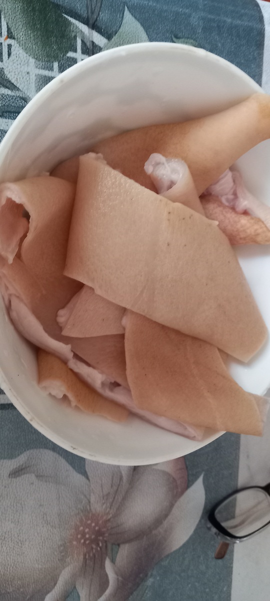 Свинные обрезки.