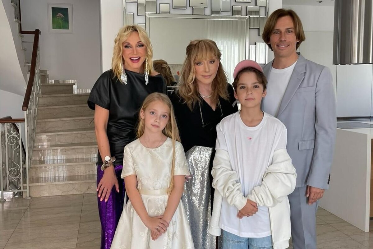    Алла Пугачева с детьми Социальные сети