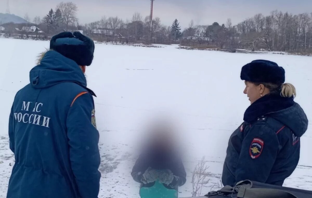    6-летнего ребёнка и его брата спасли в столице ЕАО от провала под лёд